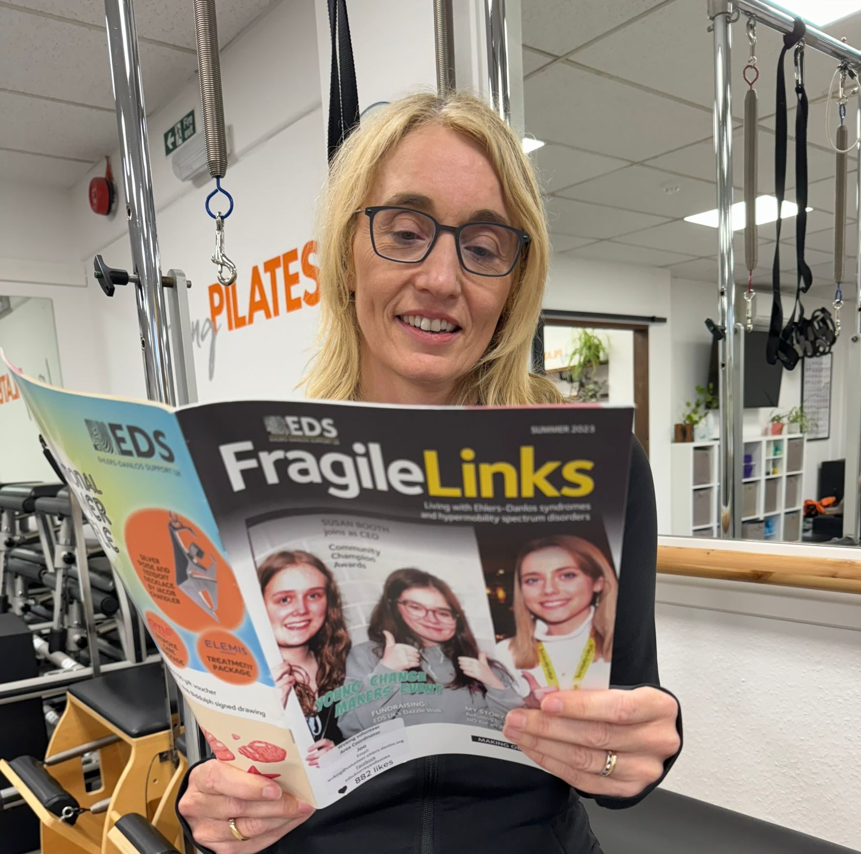 Jeannie Di Bon reading an edition of Fragile Links